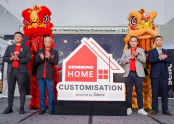 LIM Kim Heng (dua dari kiri) Eskay Lee Siow Koon (dua dari kanan) selepas Pelancaran Platform Senheng Home Customisation (SHC) di Easyhome Mall USJ baru-baru ini.