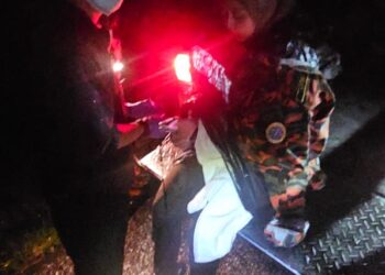 SEORANG wanita terpaksa dipapah turun selepas mengalami sesak nafas ketika mendaki Gunung Irau semalam.