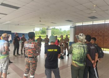 OPERASI mencari Jaslinda Saludin diteruskan hari ini melibatkan keseluruhan 50 individu termasuk malim gunung. - GAMBAR IHSAN JBPM PERAK