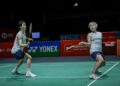 PASANGAN ranking keempat dunia itu gagal memanfaatkan kelebihan beraksi di gelanggang sendiri apabila tumpas straight set 18-21, 16-21 dalam tempoh 44 minit pada aksi suku akhir yang berlangsung sengit di Unifi Arena, Bukit Jalil, hari ini. - UTUSAN/IQBAL ROSLI