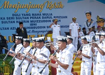 RAJA Muda Perak, Raja Jaafar Raja Muda Musa merasmikan acara Perarakan Bandar Tentera Laut Lumut sempena ulang tahun ke-92 TLDM di Lumut hari ini.