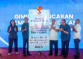ZAMBRY Abd. Kadir (dua dari kiri) merasmikan Program Kembara Pendidikan Tinggi@Terengganu dan Program Kampung Angkat Madani di Sekolah Menengah Kebangsaan (SMK) Menerong, Hulu Terengganu, Terengganu. - UTUSAN/PUQTRA HAIRRY