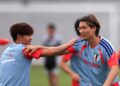 KO Itakura(kanan) menjalani latihan bersama skuad Jepun menjelang aksi pertama Kapten baharu Jepun, Ko Itakura, menegaskan semangat berpasukan Samurai Biru perlu terus diperkukuh menjelang aksi pembukaan Piala Dunia menentang Belanda di Dallas, Ahad ini-AFP