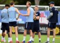 HARRY Kane(tengah) ketika menjalani latihan bersama pasukan England-AFP