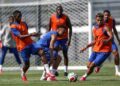 KYLIAN Mbappe(tengah) menjalani latihan bersama pasukan Perancis menjelang aksi pembukaan menentang Senengal pada 16 Jun ini-AFP