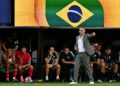 Mohamed Ouahbi memberi arahan kepada pemainnya ketika berdepan Brazil.- AFP