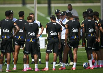 SKUAD Brazil menjalani latihan menjelang aksi menentang Haiti, esok.-AFP