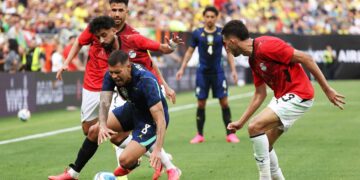 PENYERANG Brazil, Bruno Guimaraes diasak pemain Mesir pada aksi persahabatan pada awal pagi tadi-AFP
