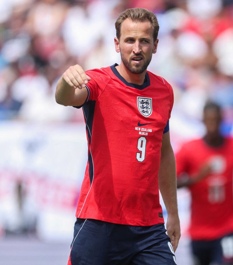 Kane selamatkan England