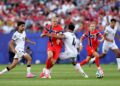 ERLING Haaland dikawal ketat pemain Iraq dalam aksi Kumpulan I, Piala Dunia 2026.-AFP