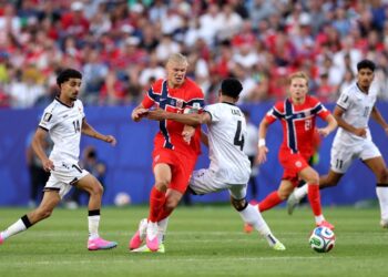 ERLING Haaland dikawal ketat pemain Iraq dalam aksi Kumpulan I, Piala Dunia 2026.-AFP