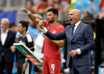 ROBERTO Martinez(kanan) mengakui anak buahnya terlalu memikirkan soal menjulang kejuaraan dunia sehingga gagal memberi sepenuh perhatian pada aksi menentang DR Congo selepas mencatatkan keputusan seri 1-1 pada awal pagi tadi-AFP