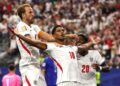 Jude Bellingham (tengah) diraikan Harry Kane selepas meledak gol ketiga England ketika menentang Croatia dalam aksi Kumpulan L Piala Dunia 2026 di Stadium Dallas, hari ini. – AFP