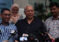 ANNUAR Musa ketika ditemui di pekarangan Pejabat Agung Pas, di sini hari ini.