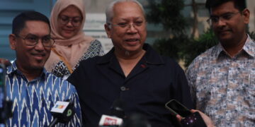 ANNUAR Musa ketika ditemui di pekarangan Pejabat Agung Pas, di sini hari ini.