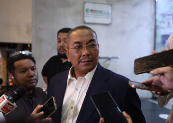 MUHAMMAD Sanusi  Md. Nor ketika ditemui di pekarangan Pejabat Agung Pas, di sini hari ini.