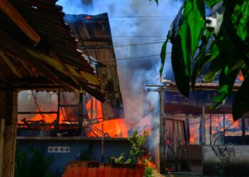 KEADAAN lokasi kebakaran yang memusnahkan 10 buah rumah penduduk di Kampung Cina, Kota Bharu, Kelantan.