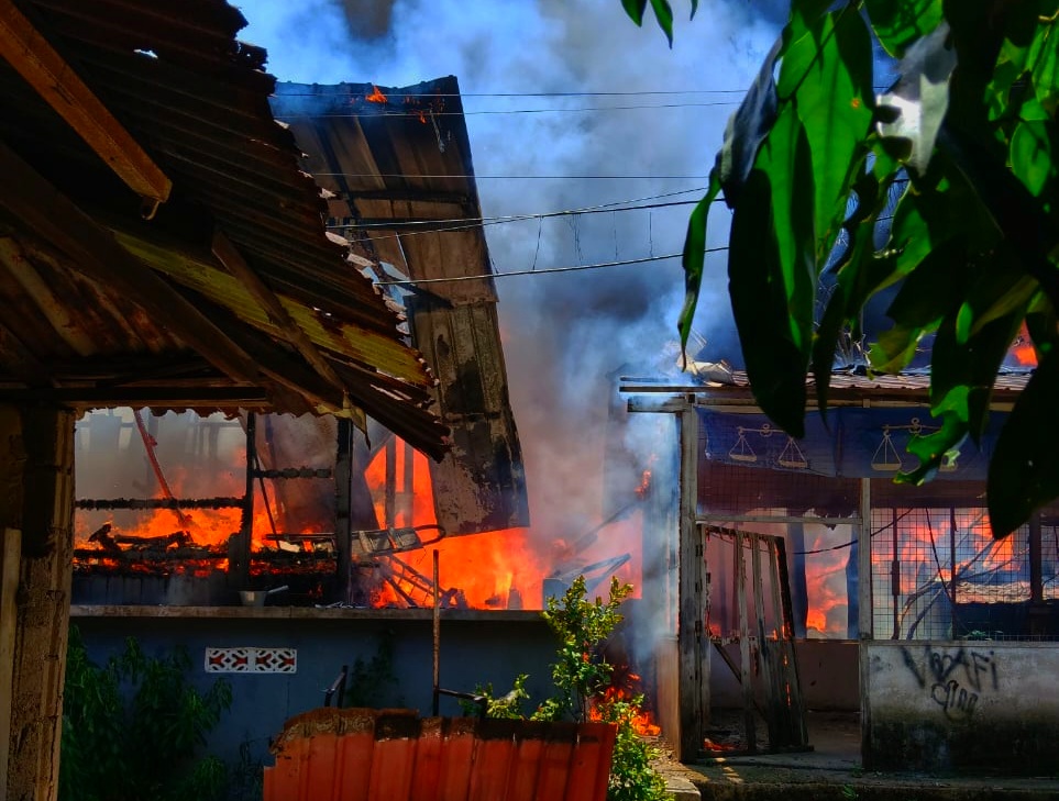 10 rumah terbakar di Kampung Cina