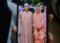 MOHAMAD Shaufi Awang Kecik (kiri) bersama isteri Kamarsah Musa yang maut dalam kemalangan di Jalan Selising-Tok Bok, berhampiran simpang Kampung Sungai Durian di sini, Pasir Puteh, Kelantan.-UTUSAN/YATIMIN ABDULLAH.