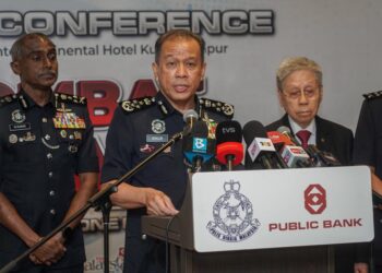 MOHD. Khalid Ismail semasa sidang akhbar selepas Majlis Pelancaran Perangi Scam: Dua Pasukan, Satu Matlamat di Kuala Lumpur, hari ini