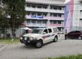 KENDERAAN Unit Forensik Polis Diraja Malaysia (PDRM) meninggalkan kawasan sebuah sekolah menengah di Sendayan, Seremban selepas menjalankan siasatan berhubung insiden seorang pelajar perempuan yang dilaporkan maut dipercayai terjatuh dari tingkat tiga bangunan sekolah itu hari ini.