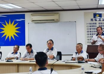 LU Yen Teng pada Mesyuarat Agung Tahunan Bahagian MCA Sepanggar, Kota Kinabalu, Sabah.-UTUSAN/HARDY JOE
