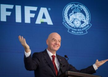 SEKATAN visa terhadap delegasi Iran dan pengadil Somalia yang dilantik Persekutuan Bola Sepak Antarabangsa (FIFA) menunjukkan  sukan antarabangsa masih tidak bebas daripada pengaruh politik.