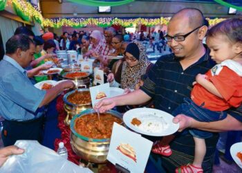 KEKURANGAN interaksi antara masyarakat berbilang kaum menjadi faktor perpaduan semakin rapuh.