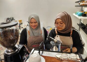 PERUSAHAAN kecil dan sederhana (PKS) yang masih bergantung tenaga konvensional seperti elektrik grid dan bahan api fosil berdepan kesukaran memproleh keuntungan akibat krisis tenaga.