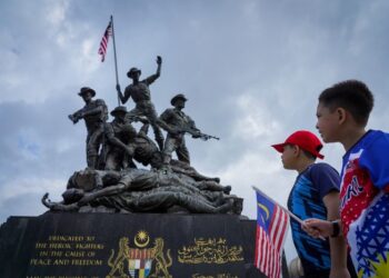 SELAIN penggunaan media sosial, sejarah juga boleh diajar melalui  lawatan ke tempat bersejarah dan penceritaan keluarga.