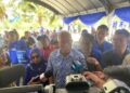 MAHDZIR Khalid ditemui pemberita selepas Pelancaran Jentera BN bagi DUN Parit Yaani dan DUN Parit Raja di Dataran Tanjung Simpang, Jalan Tan Sri Mohamad-Tongkang Pechah, Batu Pahat hari ini.