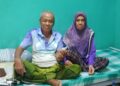 MUSA Mohd. (kiri) bersama Khatijah ketika ditemui di perumahan PPMS Bukit Rang di Jerantut, Pahang. – UTUSAN/HARIS FADILAH AHMAD