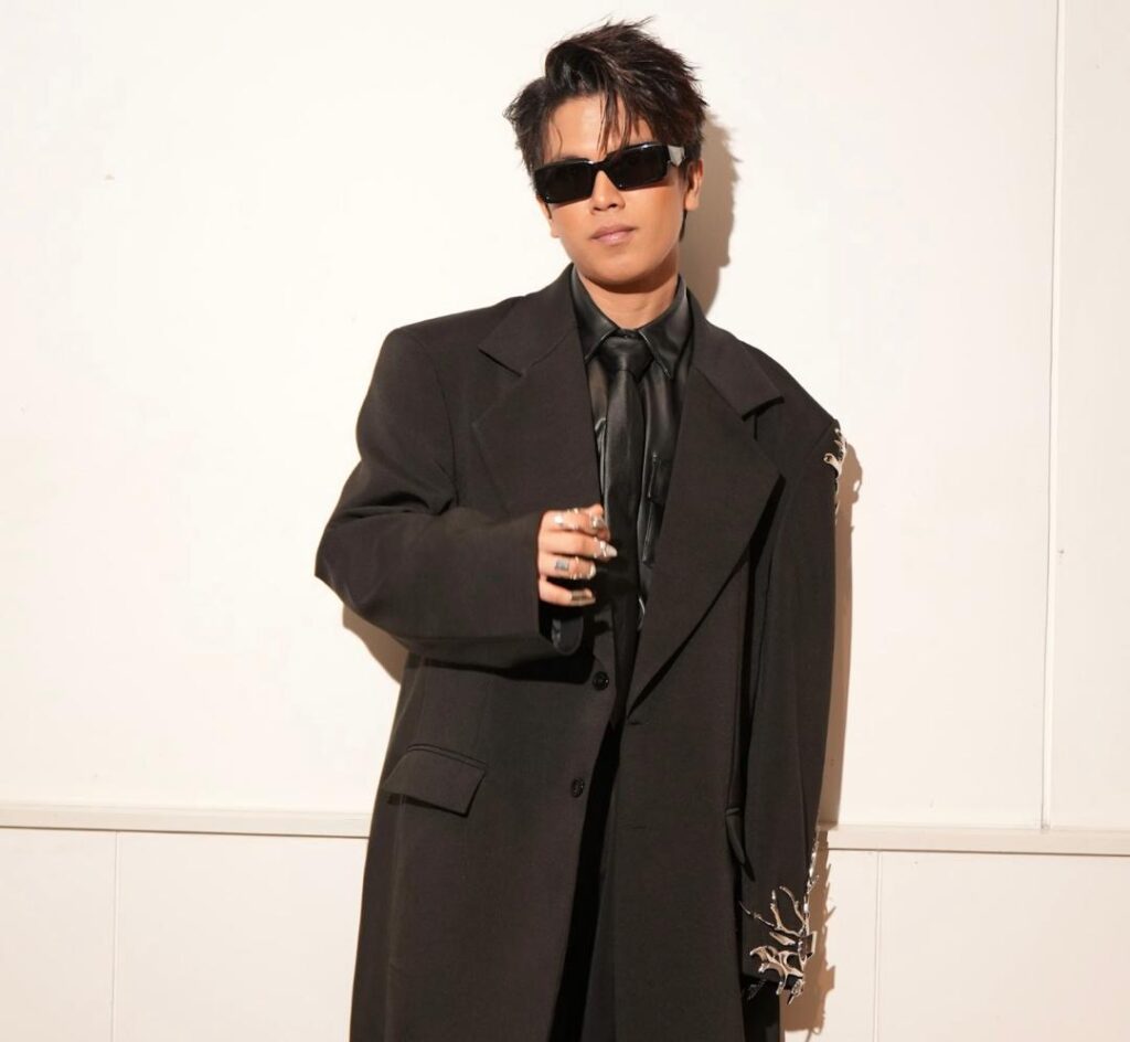 Singer Haqiem Rusli Delays Personal Microphone Purchase Due to Frugality, Calls it Career Investment