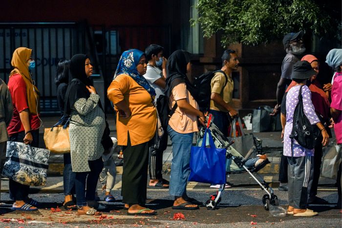 Bantu keluarga  daif yang tinggal  di bandar