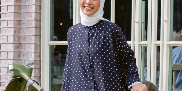 konsep polka dot ini menjadikan wanita tampak cantik dengan cara semula jadi.