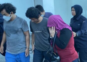 ANGGOTA polis mengiringi semua tertuduh semasa hadir untuk perbicaraan di Mahkamah Sesyen dan Mahkamah Majistret Kota Bharu, Kelantan.