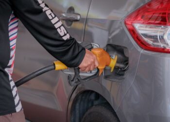 MINYAK mentah Brent diniagakan sebanyak AS$79.04 (RM320.86) pada setong lewat petang semalam.