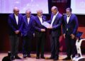 GOBIND Singh Deo (dua kanan) dan Pengerusi FIDE Forum Datuk Kamaruddin Taib (tengah), pada Majlis Pelancaran Laporan Baharu FIDE Forum dan Accenture Malaysia mengenai Penggunaan Kecerdasan Buatan (AI) dalam Sektor Kewangan Malaysia, di Asia School Business, Kuala Lumpur, semalam. - UTUSAN/SHIDDIEQIIN ZON