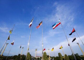 PENDEKATAN yang sederhana, inklusif dan berpaksikan Perlembagaan adalah kunci untuk memastikan keharmonian serta kemajuan negara terus terpelihara.
