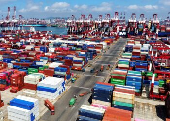 CHINA mengetatkan kawalan eksport ke atas 10 syarikat dari Amerika Syarikat. - AFP