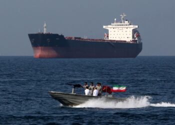 SELAT Hormuz akan dibuka selepas ditutup Iran pada 28 Februari lalu. - AFP