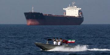SELAT Hormuz akan dibuka selepas ditutup Iran pada 28 Februari lalu. - AFP