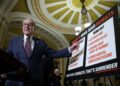 KETUA Demokrat Senat, Chuck Schumer bercakap kepada pemberita selepas majlis makan tengah hari dasar Senat mingguan di Capitol, Washington.- AFP