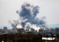 KEPULAN asap kelihatan selepas serangan udara Israel di pinggir bandar Tyre, selatan Lubnan, kelmarin.- AFP
