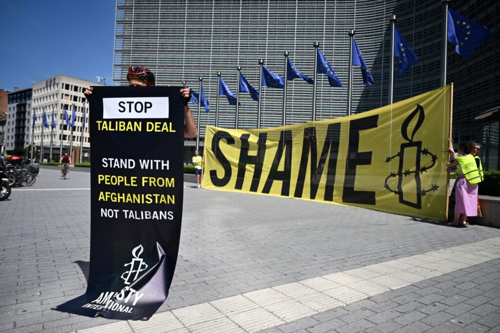 EU, Taliban Discuss Repatriation of Afghan Migrants Amid Rights Activist Criticism