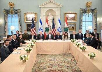 DELEGASI kedutaan Israel, Lubnan dan AS menghadiri rundingan dianjurkan Jabatan Negara di Washington semalam.- AFP
