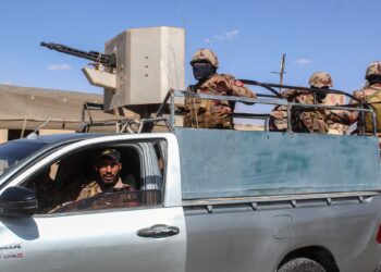 TENTERA Pakistan meronda di sempadan Pakistan-Afghanistan di Chaman, wilayah Balochistan.- AFP