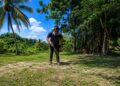MOHD. Norsolihin Mat Said melakukan kerja-kerja meracun rumput bagi menyara keluarganya.