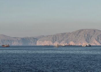 IRAN didakwa menggunakan dron untuk menyerang kapal dagang berbendera Singapura di Selat Hormuz dekat Oman. - AFP