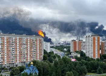 ASAP hitam menjulang akibat serangan dron Ukraine di Moscow. - AFP